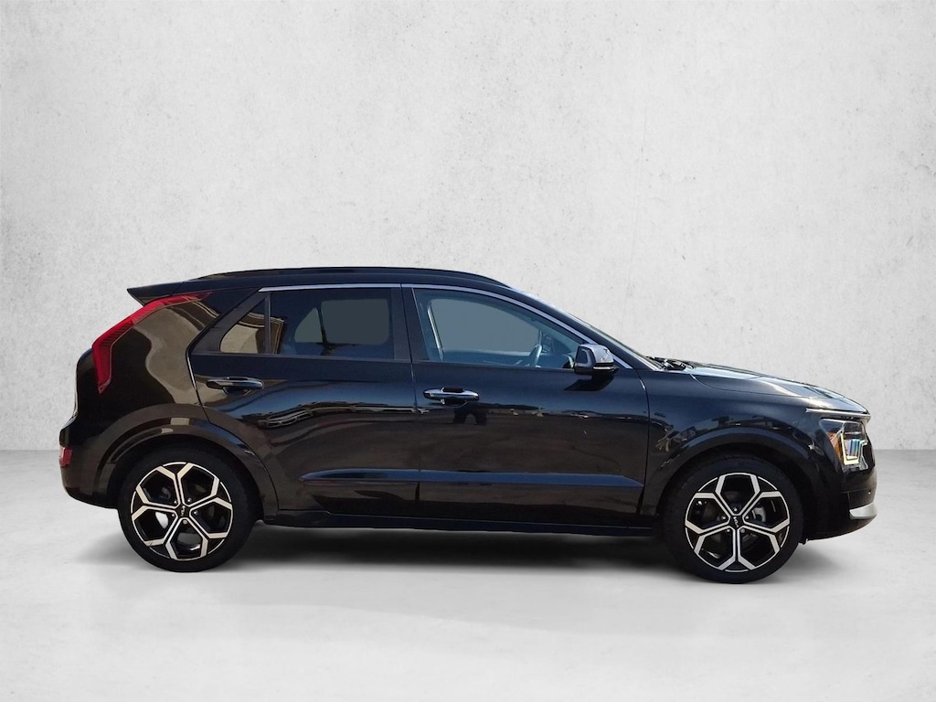 Used 2023 Kia Niro SX SUV