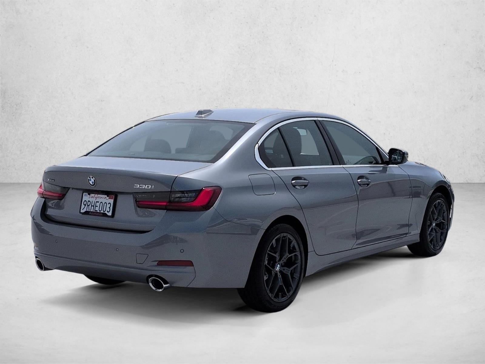 2025 BMW 330i xDrive photo 4