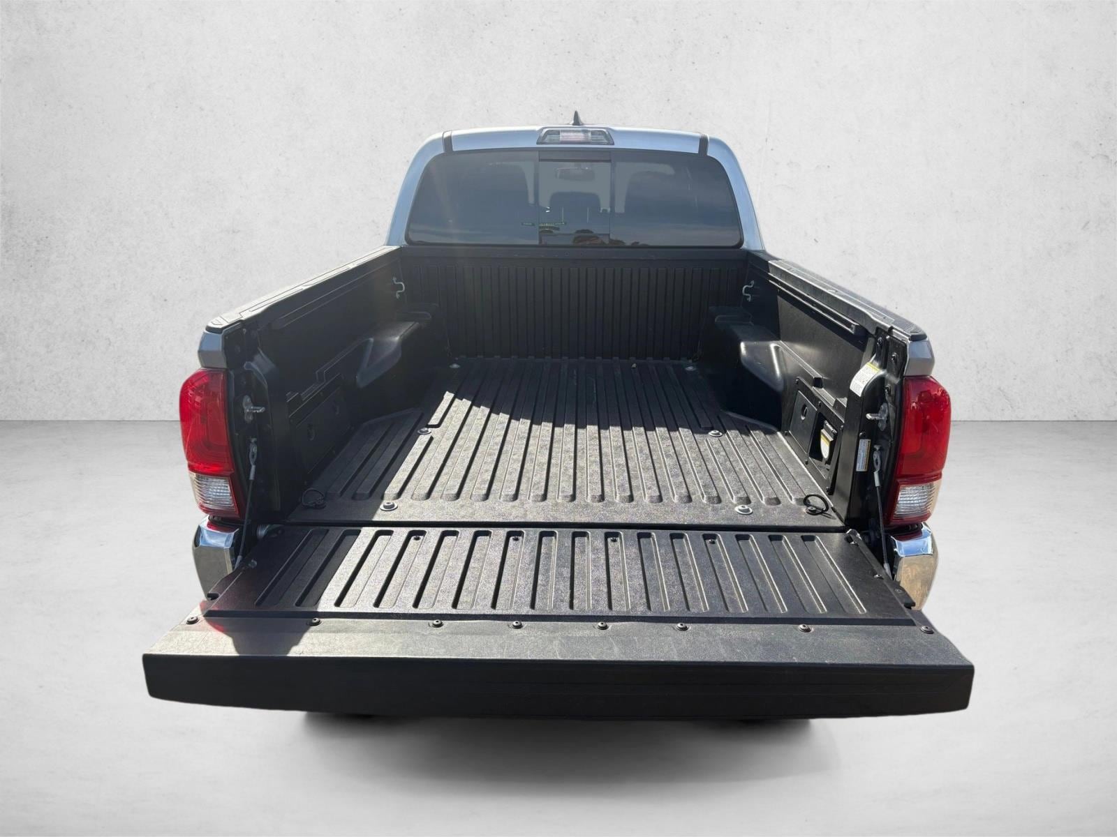 2017 Toyota Tacoma SR5 V6 photo 6