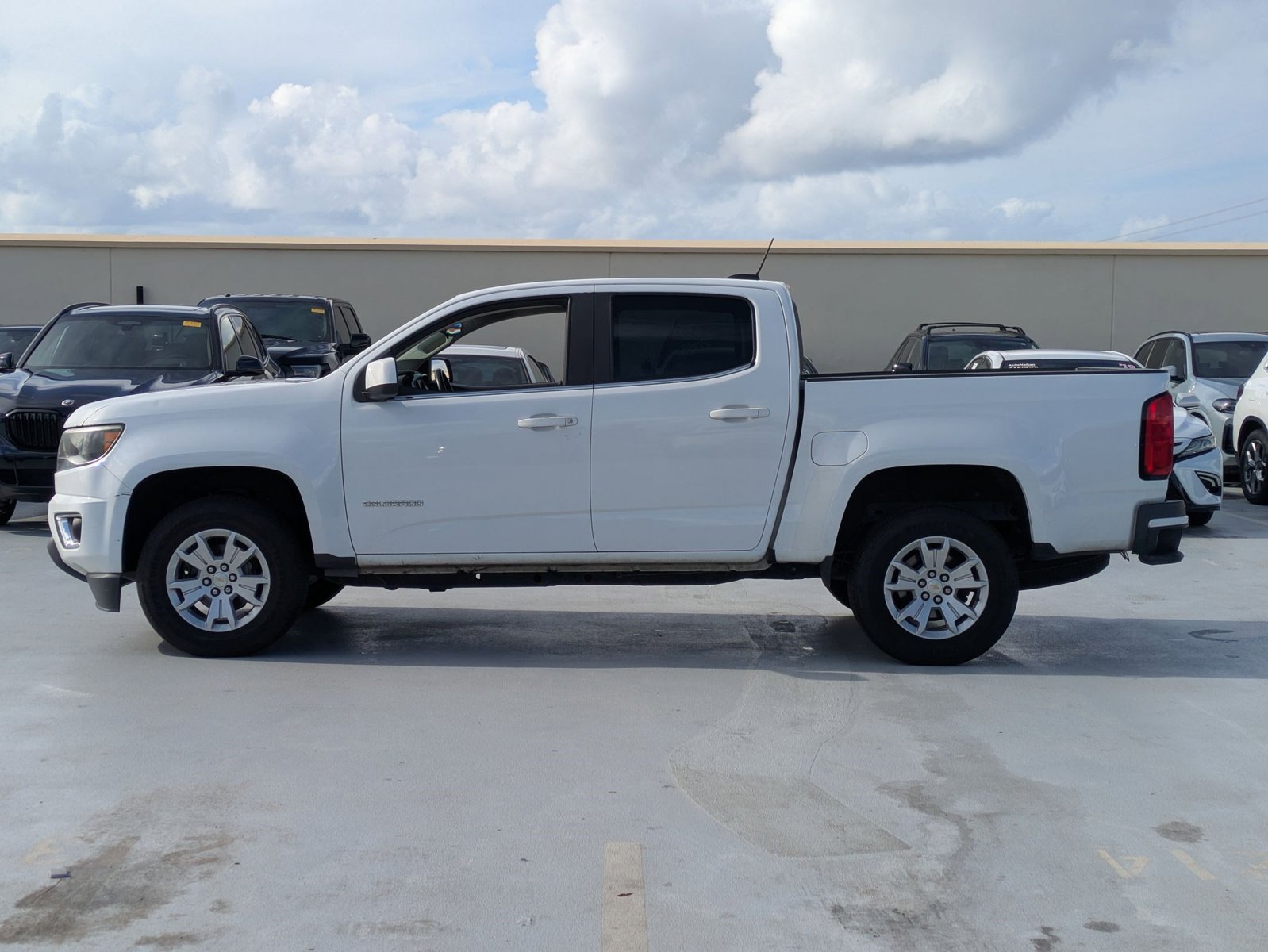 2017 Chevrolet Colorado LT photo 2