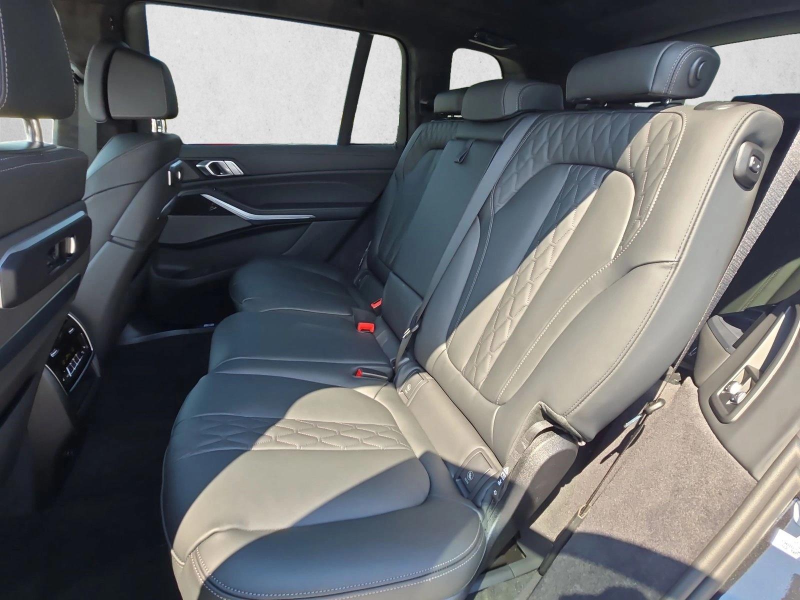 2026 BMW X7 M60i - Photo 15