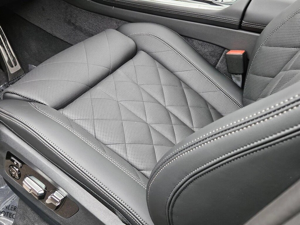 New 2026 BMW X7 xDrive40i SUV