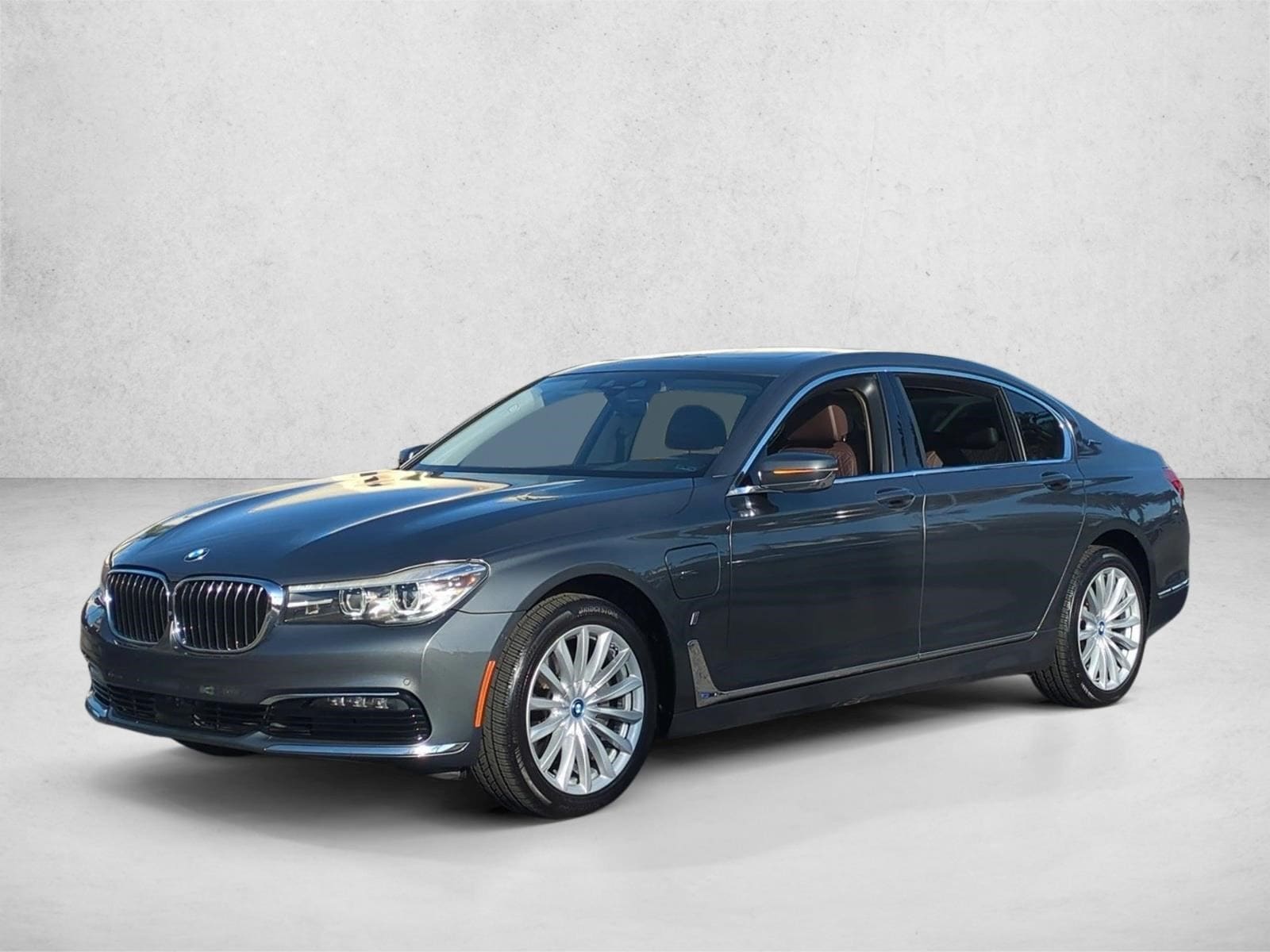 2017 BMW 7 Series 740e's photo