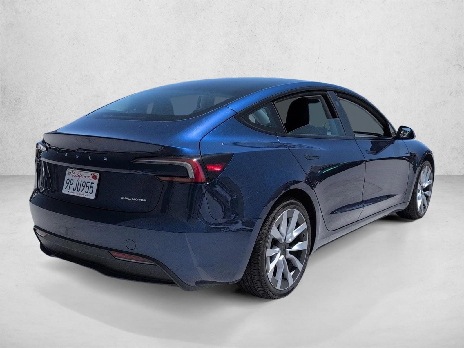 2024 Tesla Model 3 Long Range photo 4