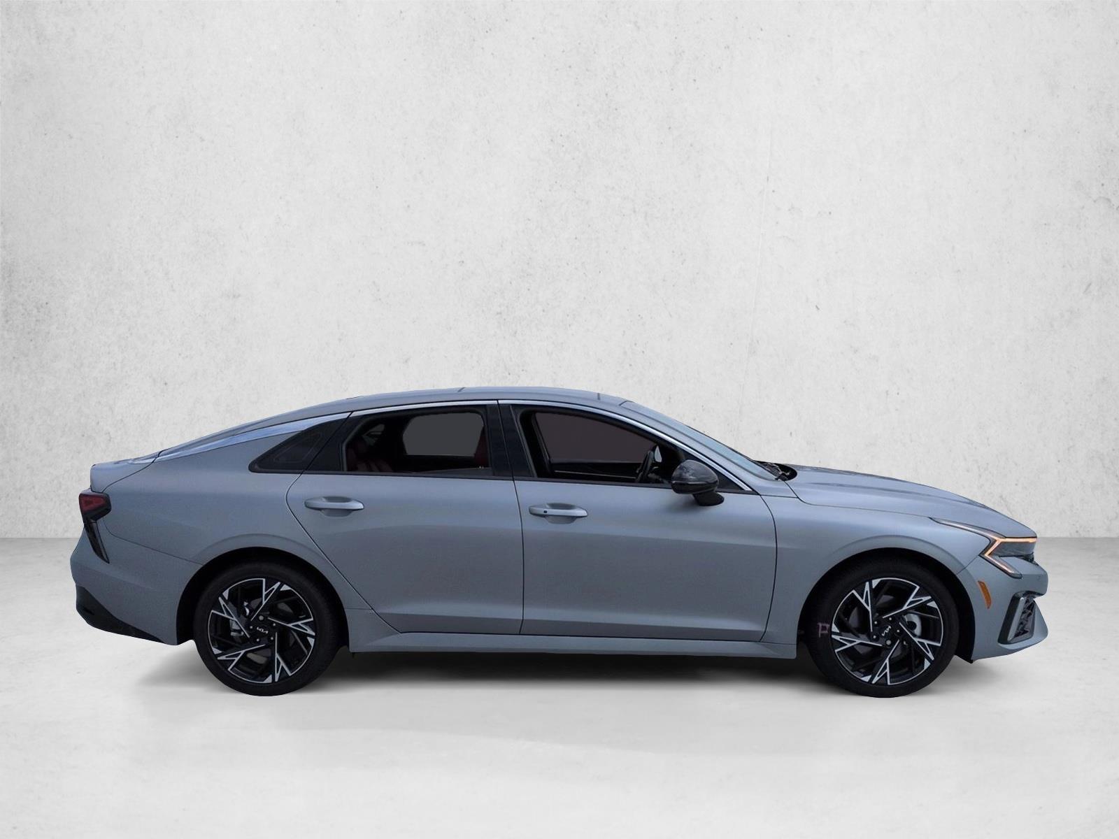 2025 Kia K5 GT-Line photo 4