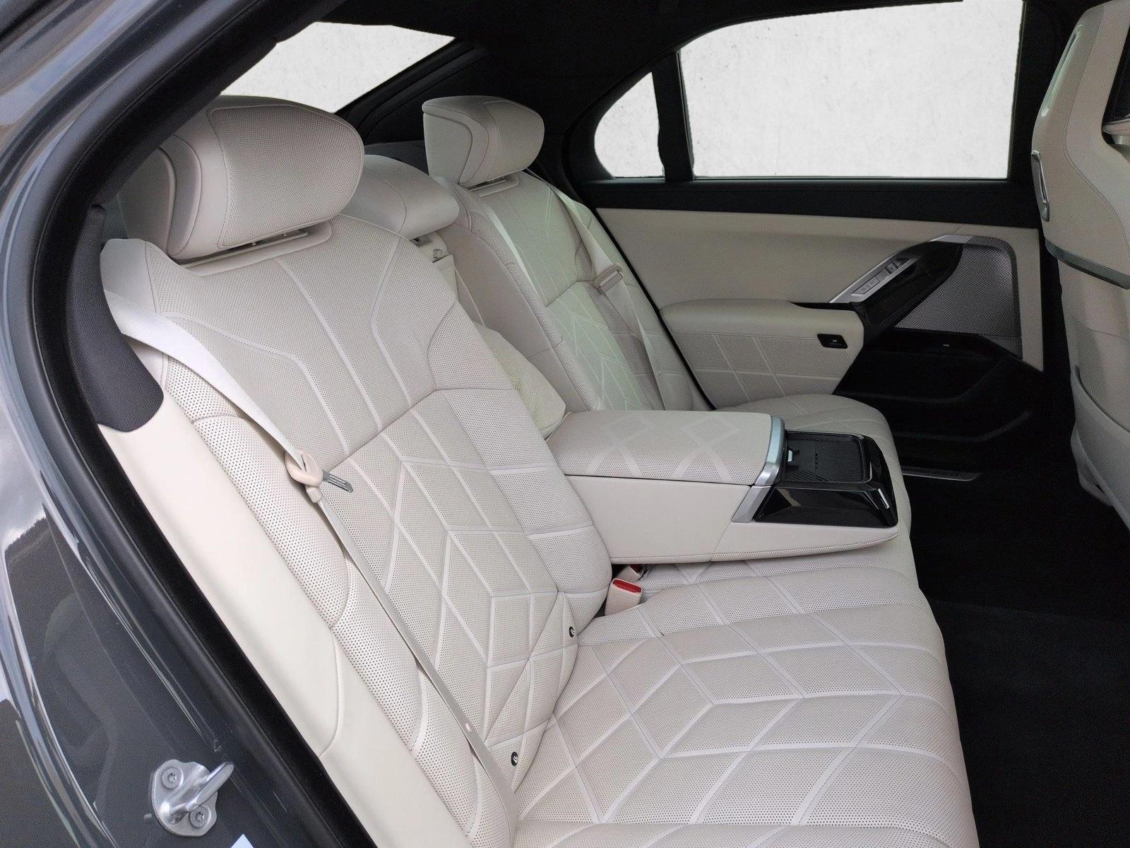 2023 BMW i7 Base - Photo 22
