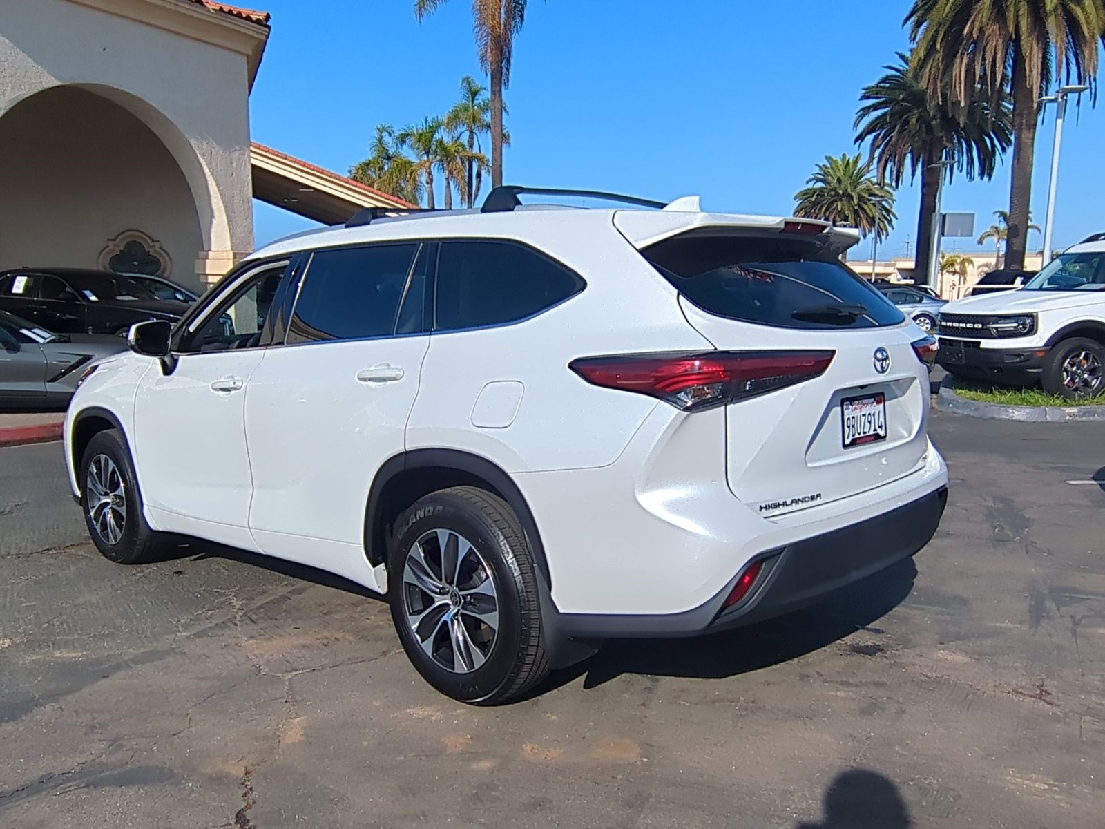 2022 Toyota Highlander XLE photo 2