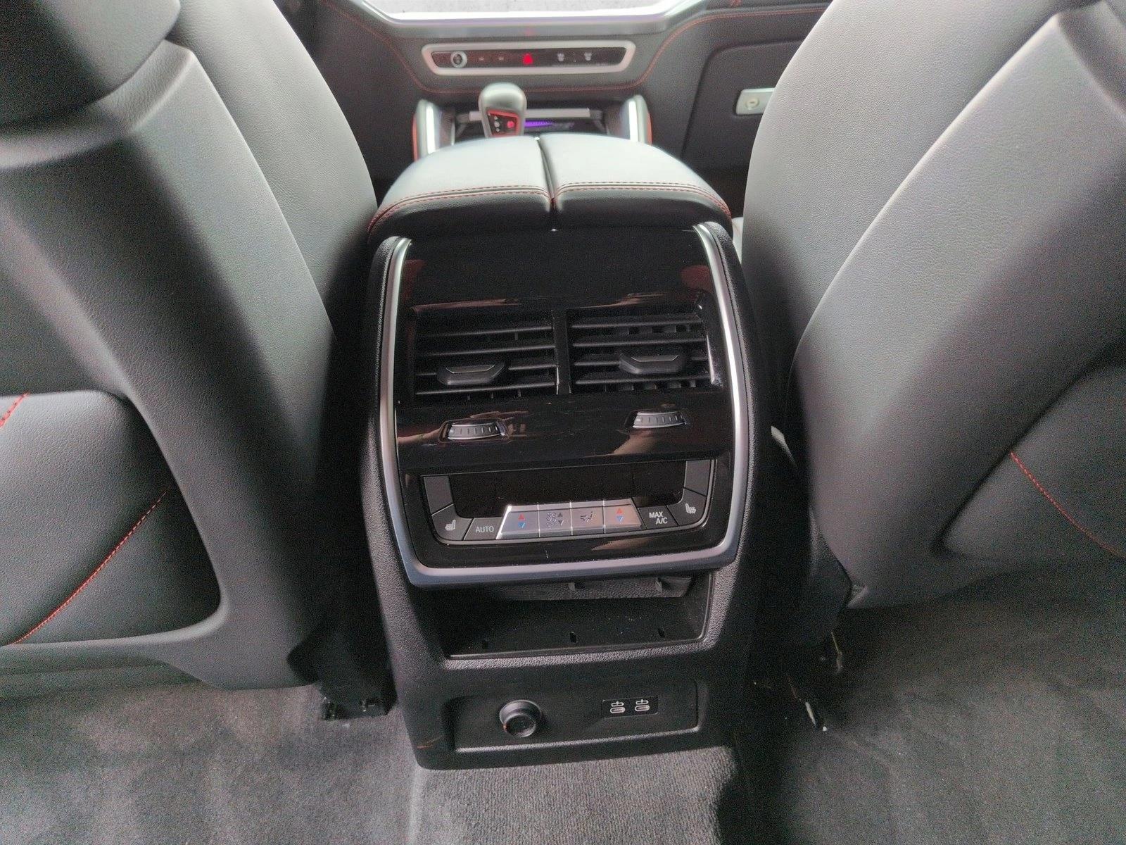 2024 BMW XM Base - Photo 17