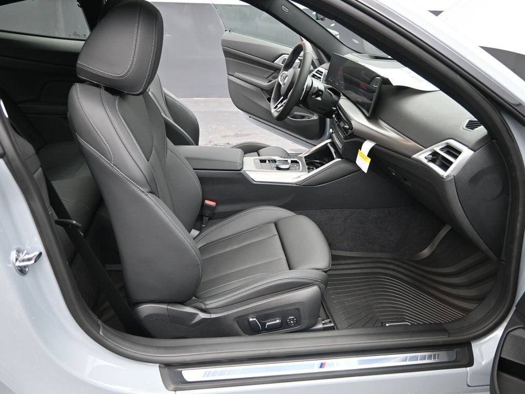 2026 BMW 4 Series M440i - Photo 27