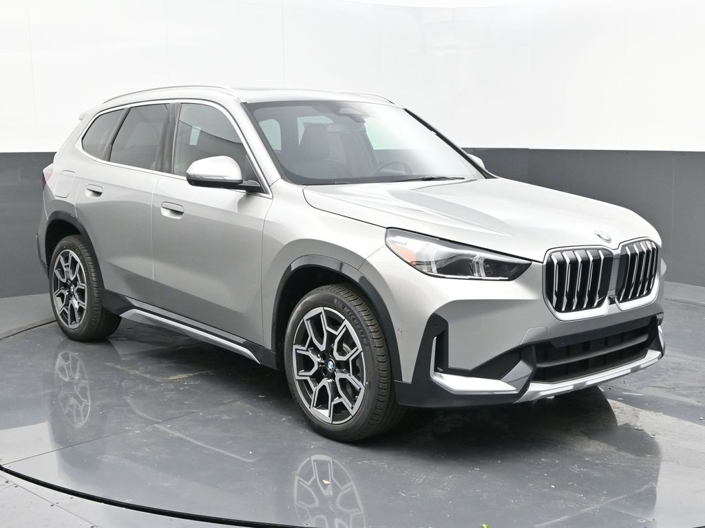 2025 BMW X1 28i's photo