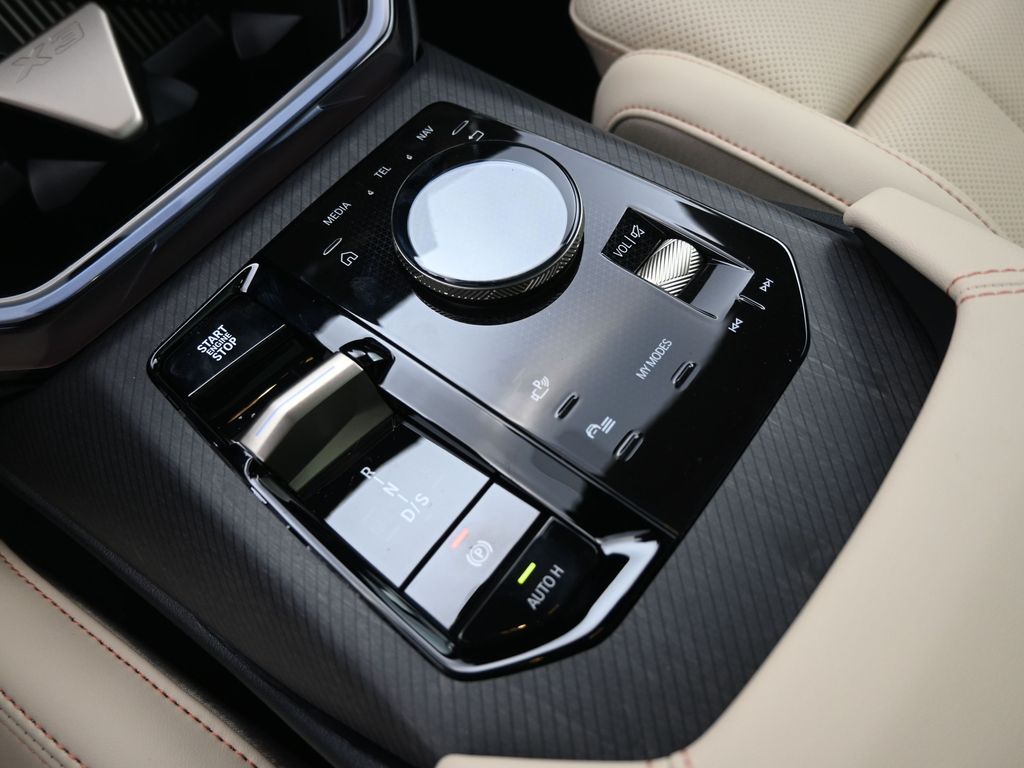 2025 BMW X3 30 - Photo 14