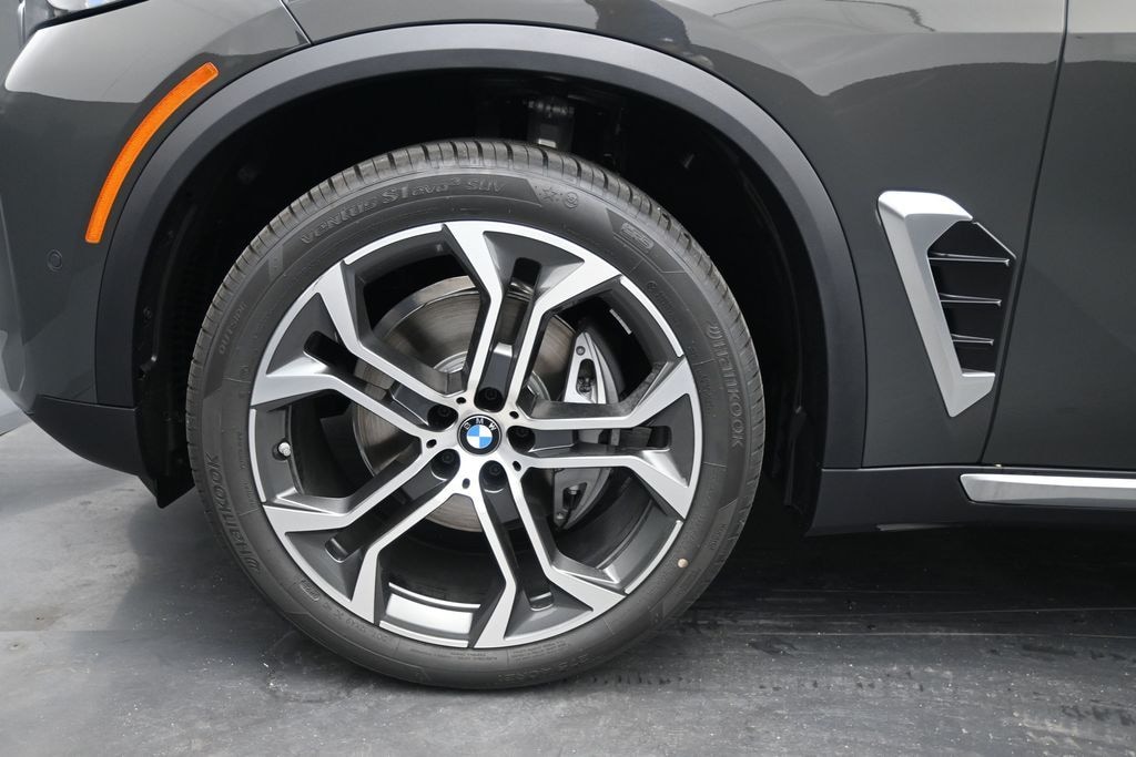 New 2026 BMW X5 xDrive40i SUV