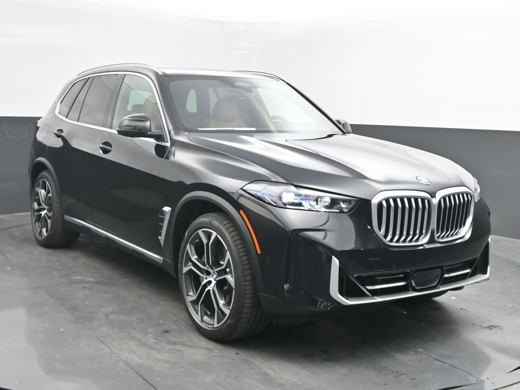 2026 BMW X5 50e's photo