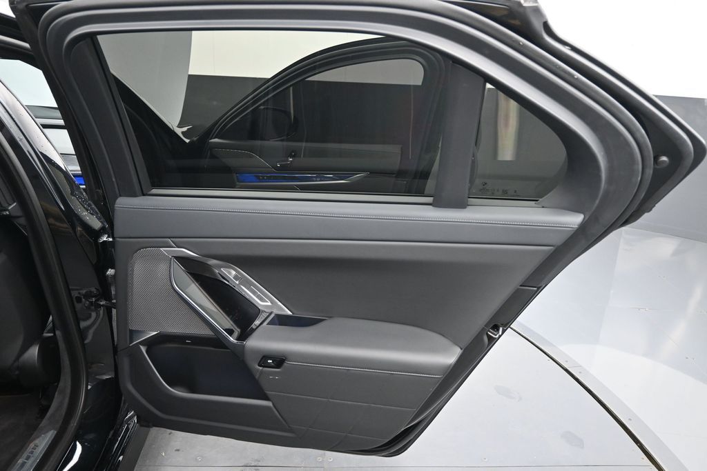2023 BMW 7 Series 740i - Photo 22