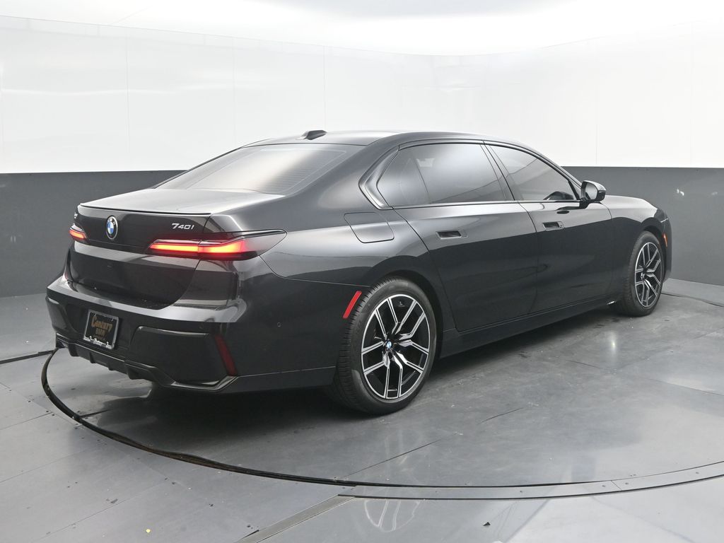 2023 BMW 7 Series 740i - Photo 7