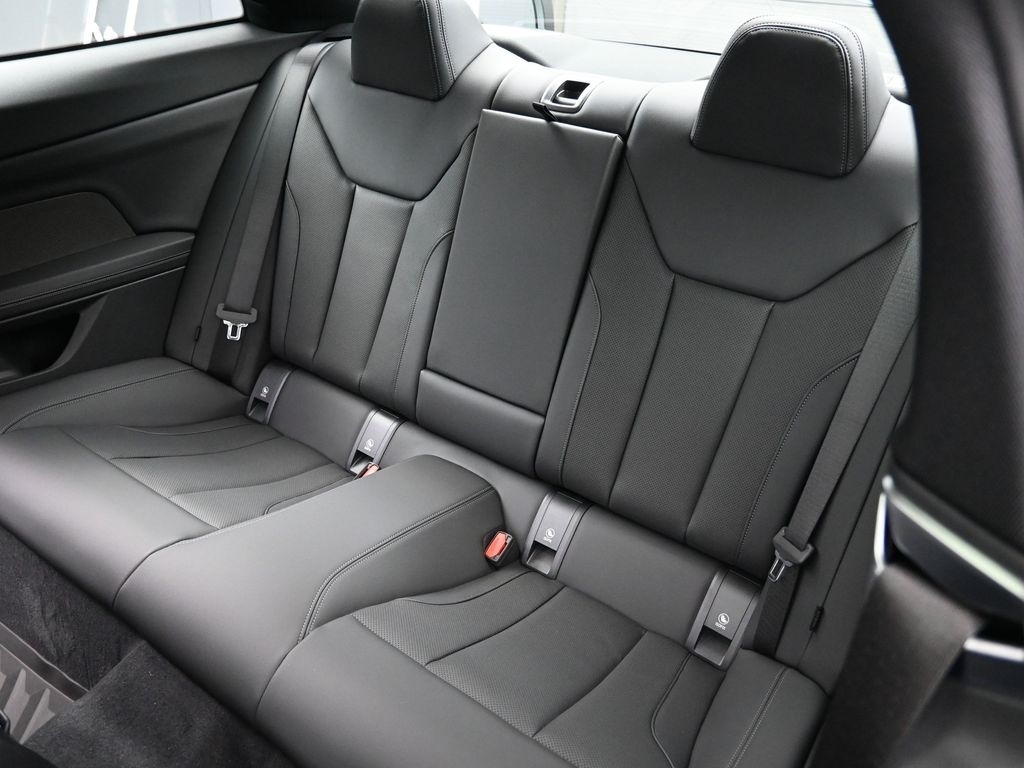 2026 BMW 4 Series M440i - Photo 31