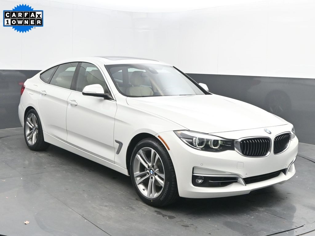 2019 BMW 3 Series 330i's photo