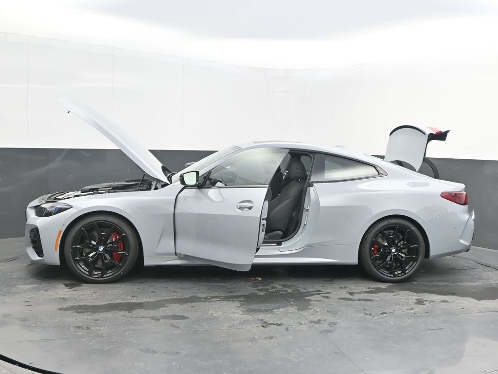 2026 BMW 4 Series M440i - Photo 49