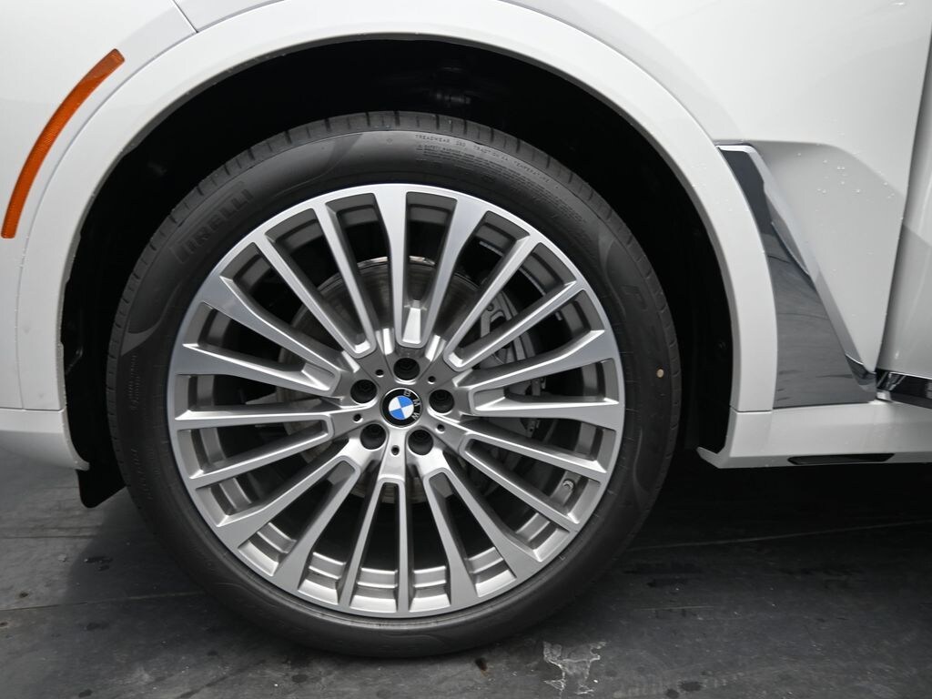 New 2026 BMW X7 xDrive40i SUV