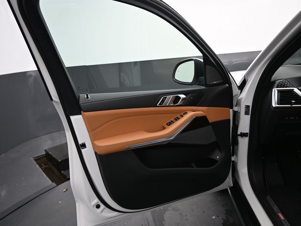 2026 BMW X5 50e - Photo 5