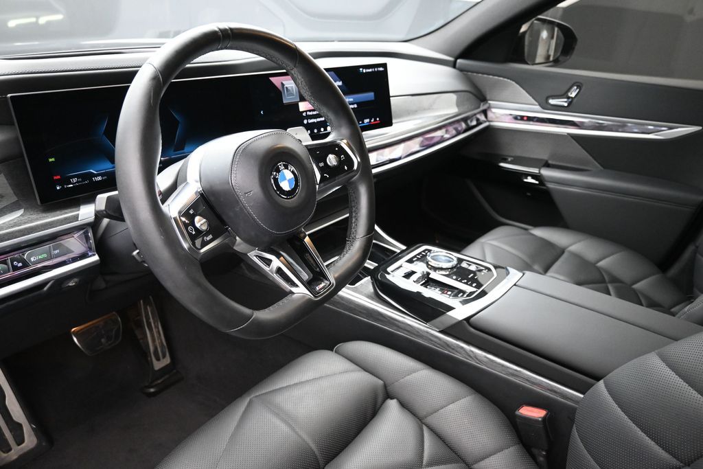2023 BMW 7 Series 740i - Photo 11