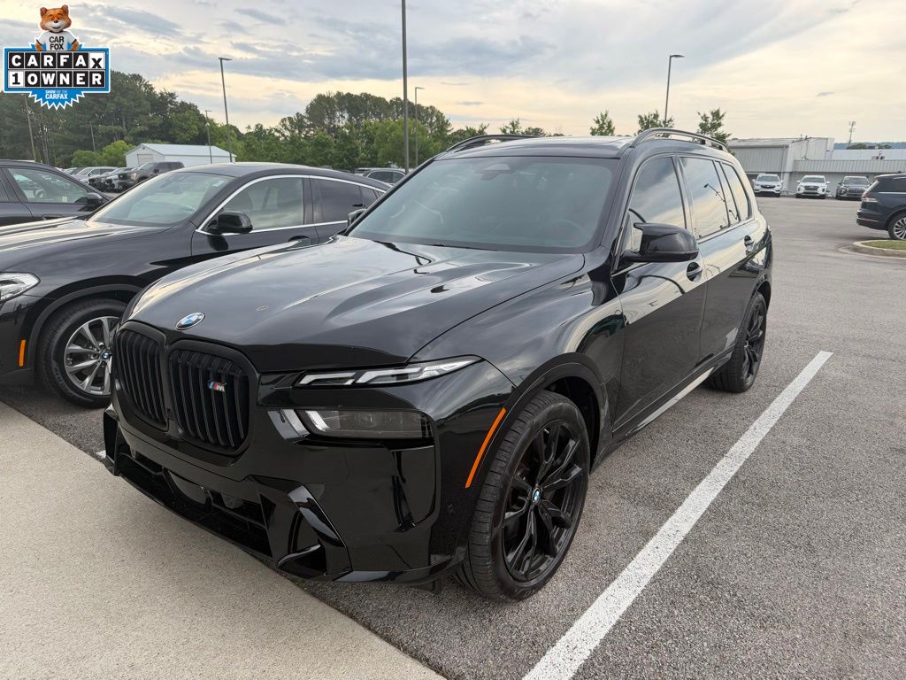 2025 BMW X7 M60i's photo