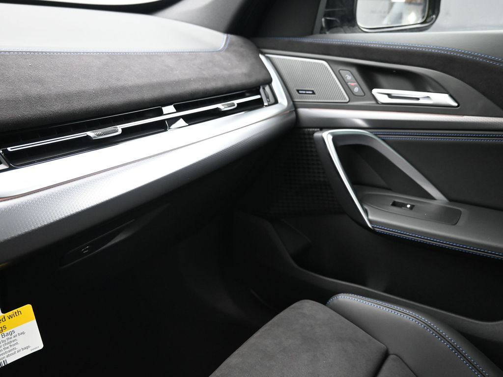 2026 BMW X1 M35i - Photo 18