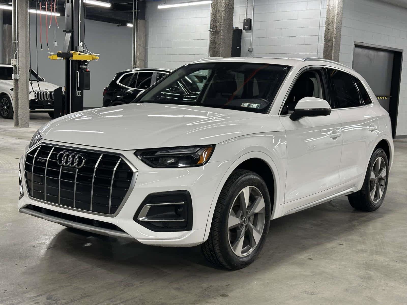 2022 Audi Q5 40 Premium Plus's photo