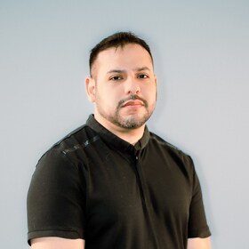 Staff member Giancarlo Pacheco from ID_f46120