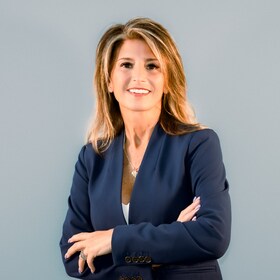 Staff member Theresa Ingannamorte  from ID_41edfb