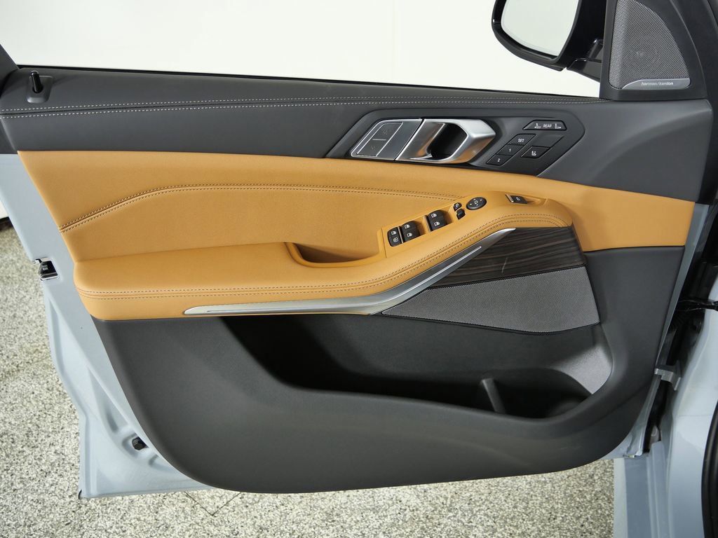 Thumbnail: 2026 BMW X7 - 38