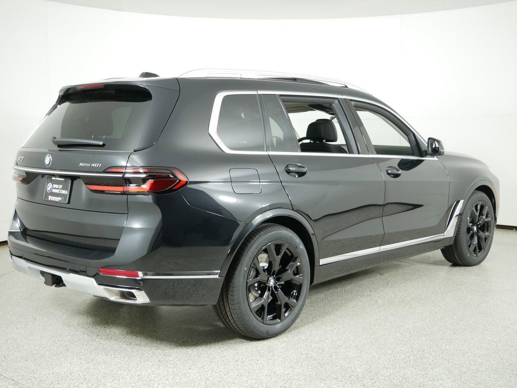 Thumbnail: 2026 BMW X7 - 10