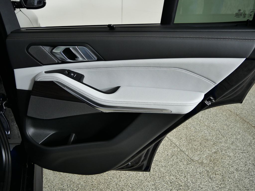 Thumbnail: 2026 BMW X5 - 25