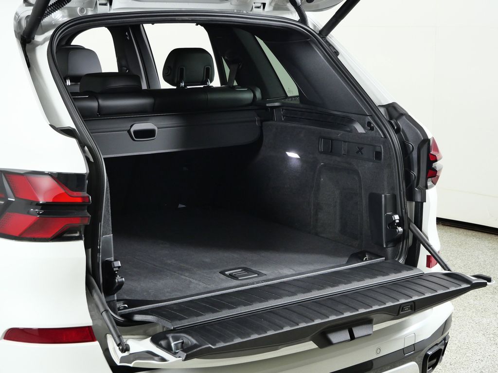 Thumbnail: 2026 BMW X5 - 29