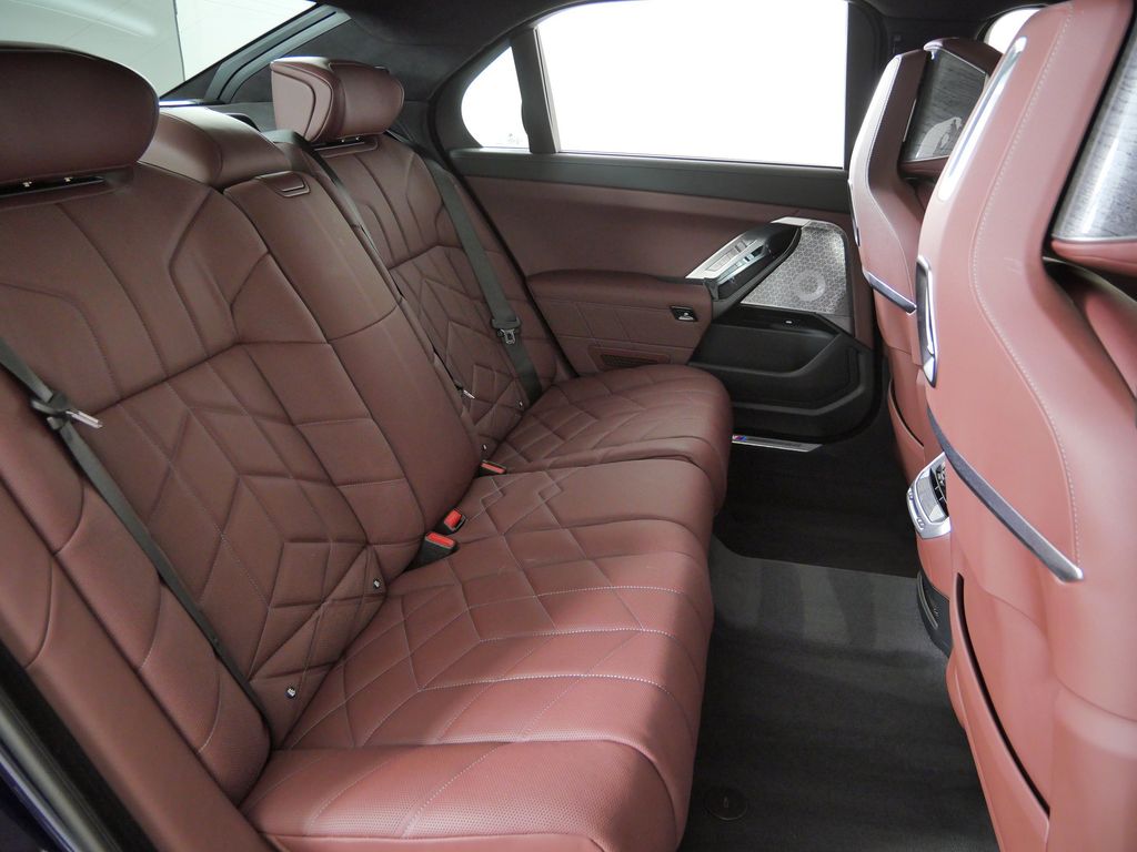 Thumbnail: 2023 BMW 7 Series - 32