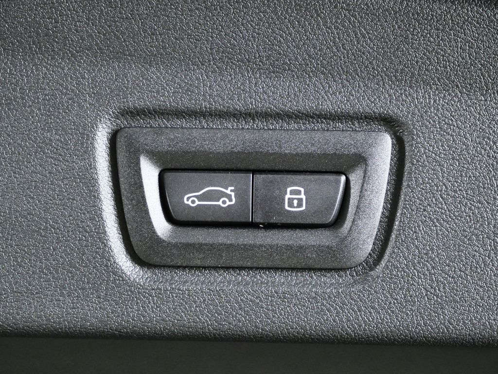 Thumbnail: 2026 BMW i4 - 28