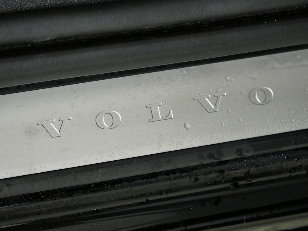 Thumbnail: 2021 Volvo XC40 - 24