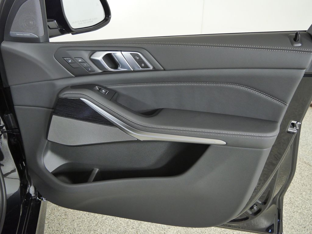 Thumbnail: 2026 BMW X5 - 19