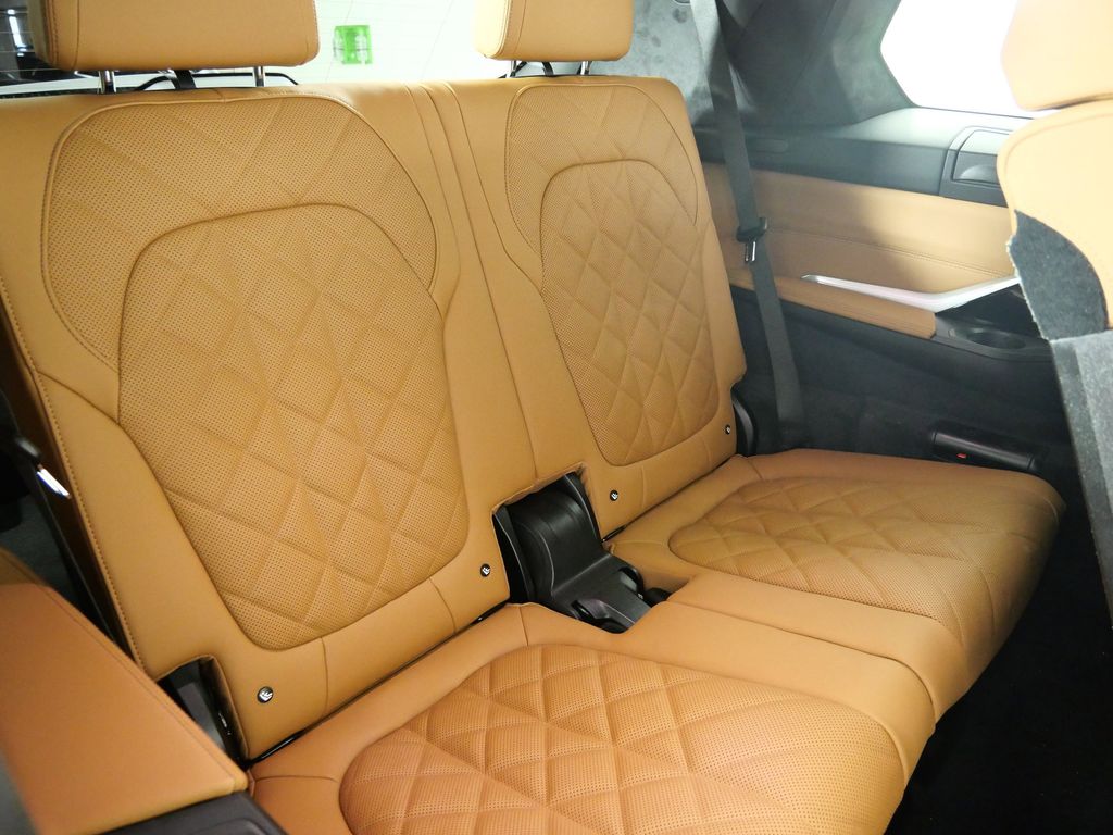 Thumbnail: 2026 BMW X7 - 29