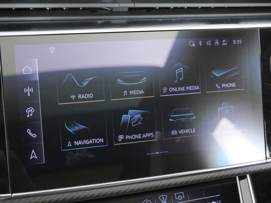 Thumbnail: 2025 Audi SQ7 - 45
