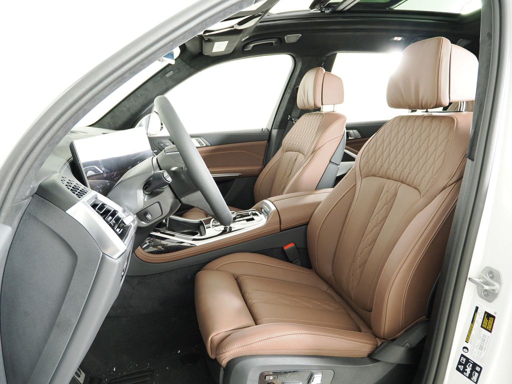 Thumbnail: 2026 BMW X7 - 33