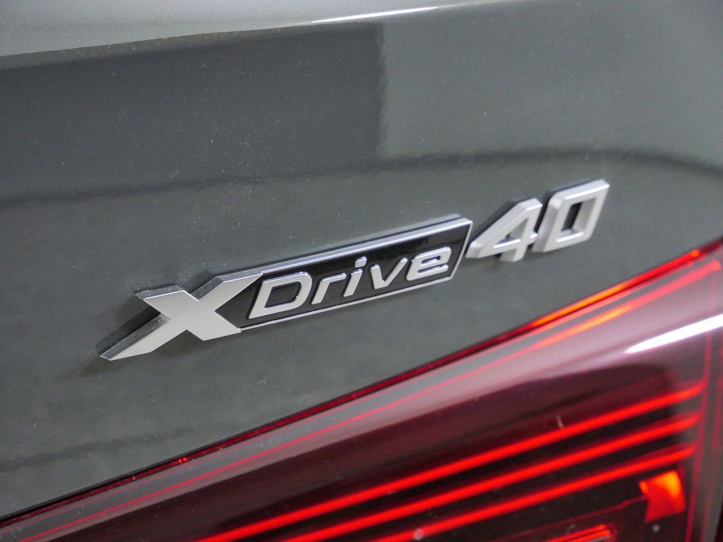 Thumbnail: 2026 BMW i4 - 12
