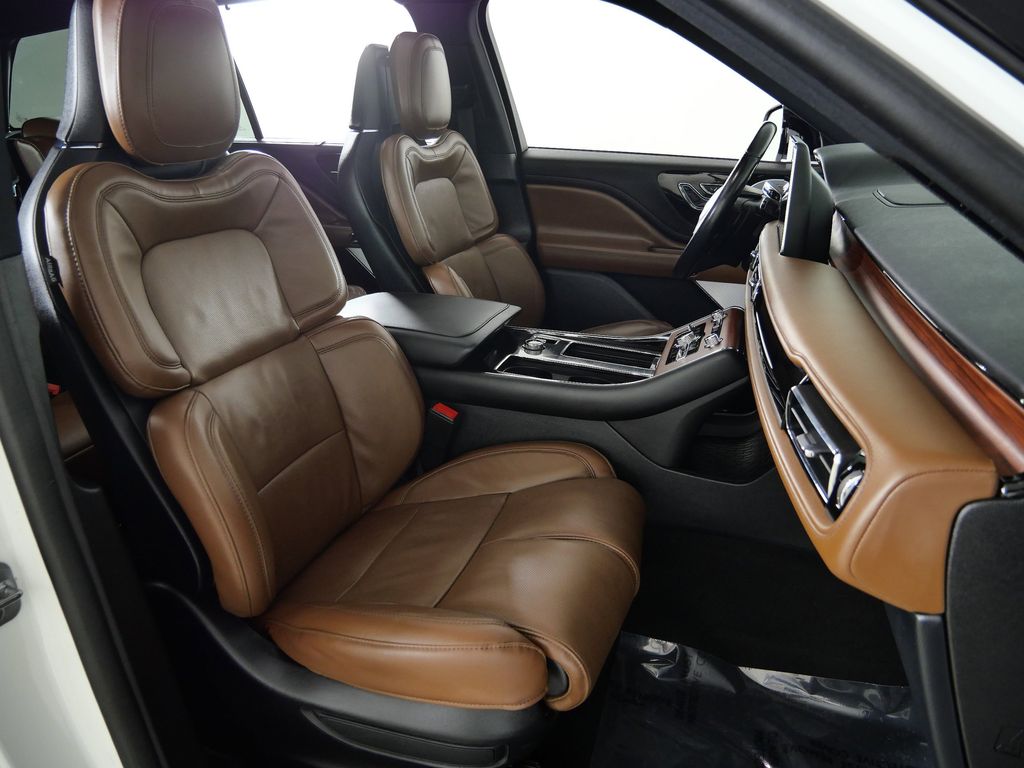 Thumbnail: 2023 Lincoln Aviator - 22
