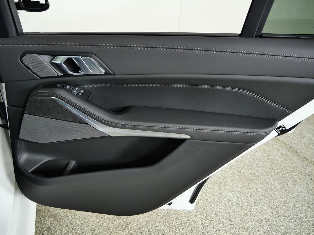 Thumbnail: 2026 BMW X7 - 25