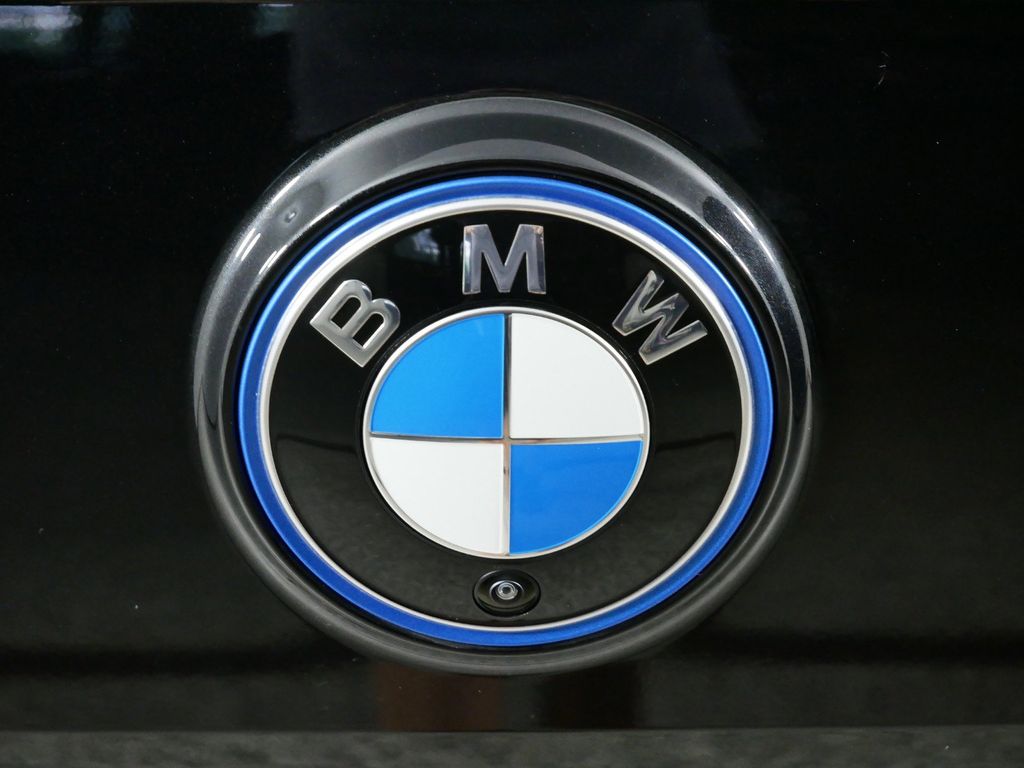 2025 BMW iX xDrive50 11