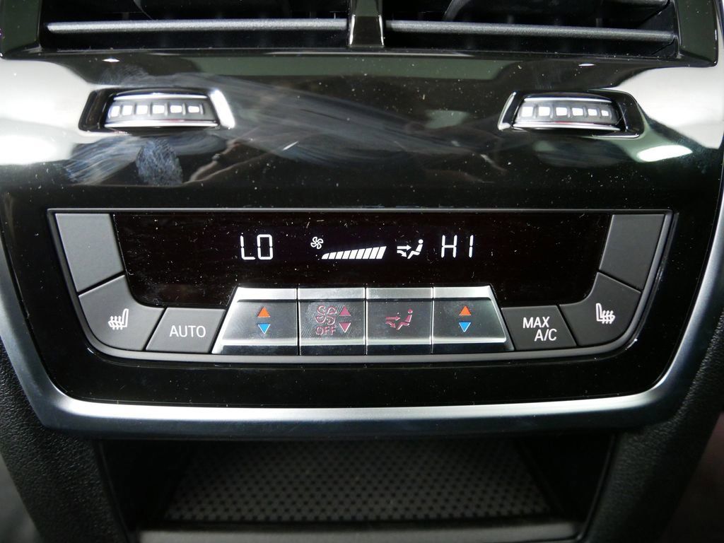 Thumbnail: 2026 BMW X7 - 33