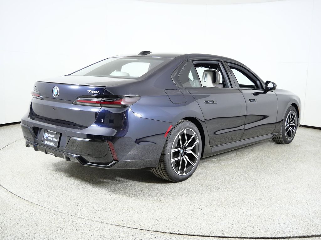 Thumbnail: 2026 BMW 7 Series - 9
