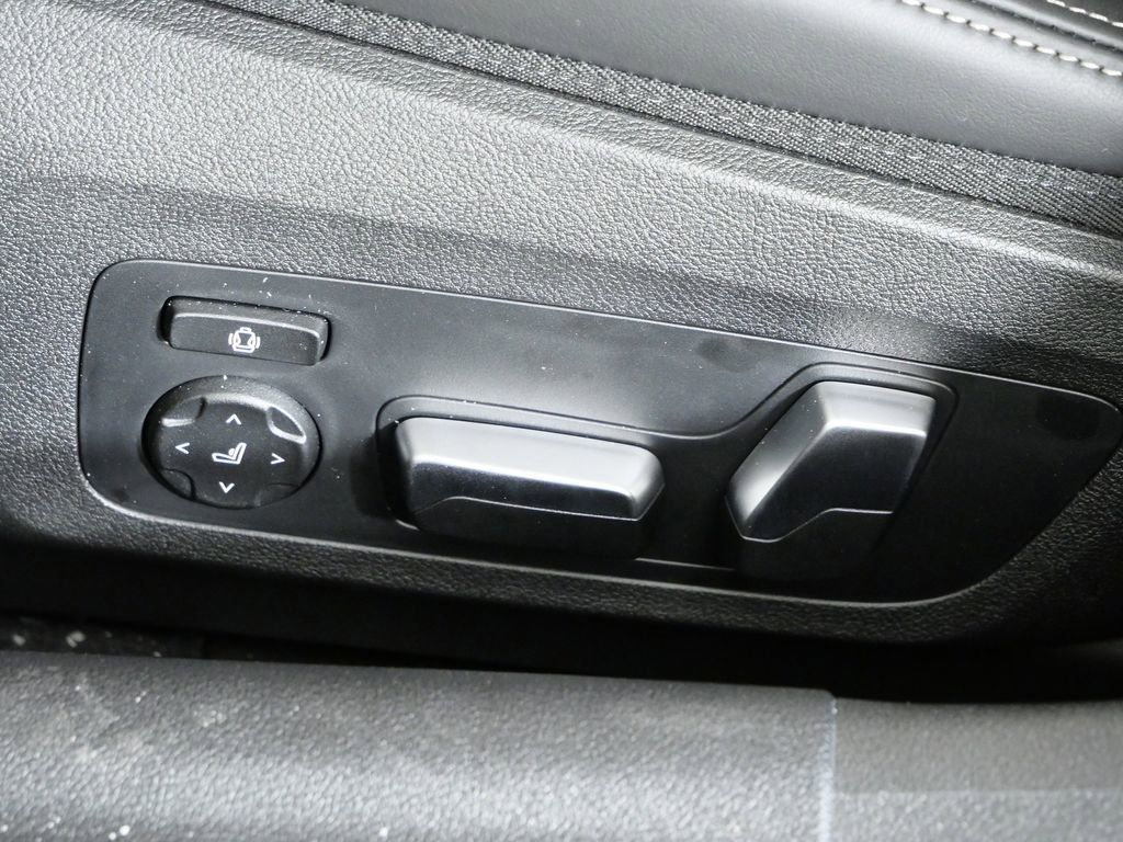 Thumbnail: 2026 BMW 8 Series - 40