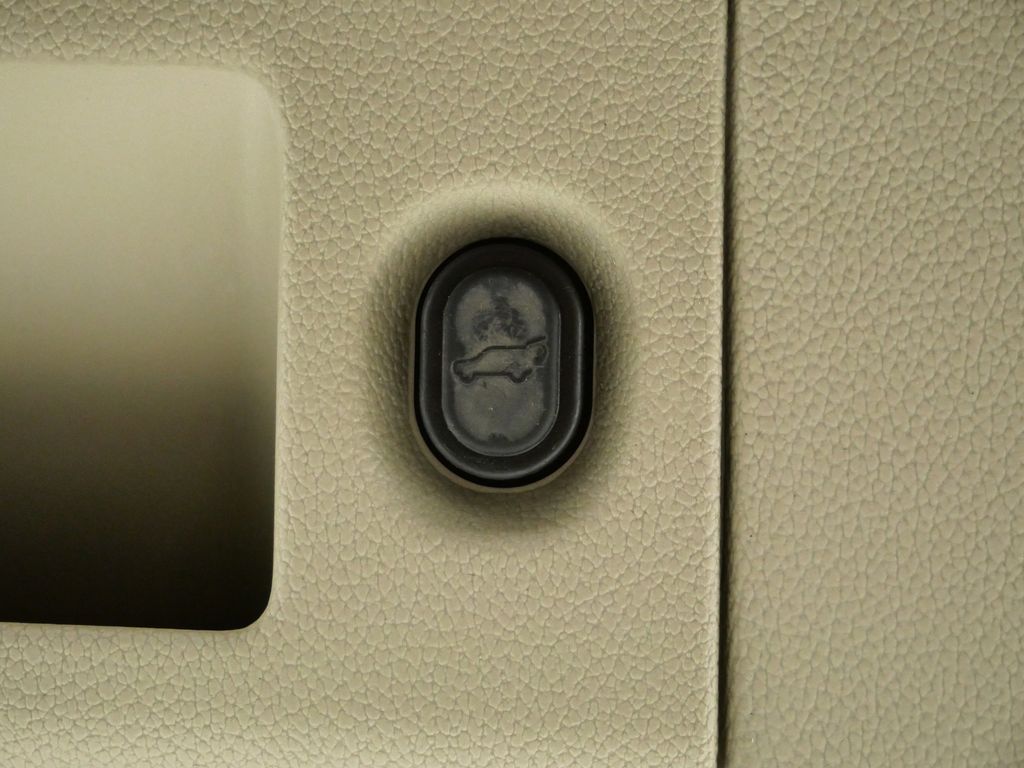 Thumbnail: 2015 Cadillac Escalade - 29