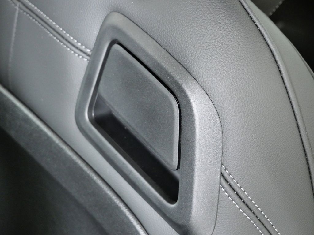 Thumbnail: 2025 BMW 4 Series - 24